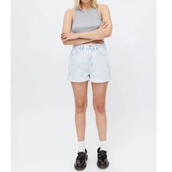 Urban Outfitters BDG High Rise Mom Denim Shorts in Faded Stripe Size 29 - Picture 4 of 11